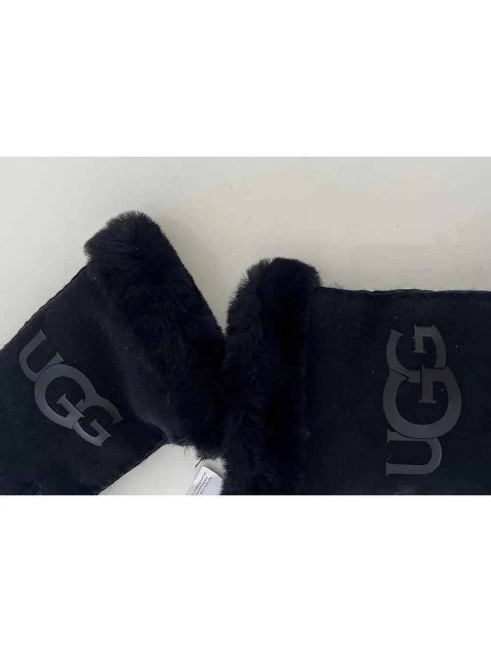 UGG  Womens Black Water Resistant Sheepskin Logo Gloves Size M